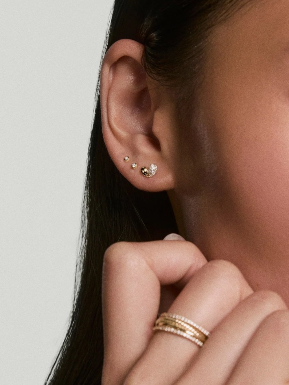 💛 {PRICE FIRM} Mejuri 14k Gold Pave Heart Stud Earrings - Picture 2 of 11